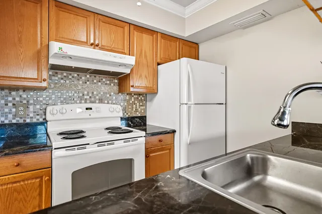 $1,690 | 7091 Golf Colony 203 Ct Lake, Unit 203, Lake Worth, FL 33467