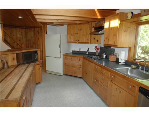 160 States Point Road Tenants Harbor, ME 04860 - Photo 9 of 18 Kitchen.