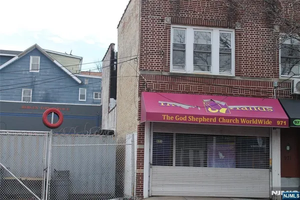 $2,500 | 971 Bergen Street, Unit 1, Newark, NJ 07112