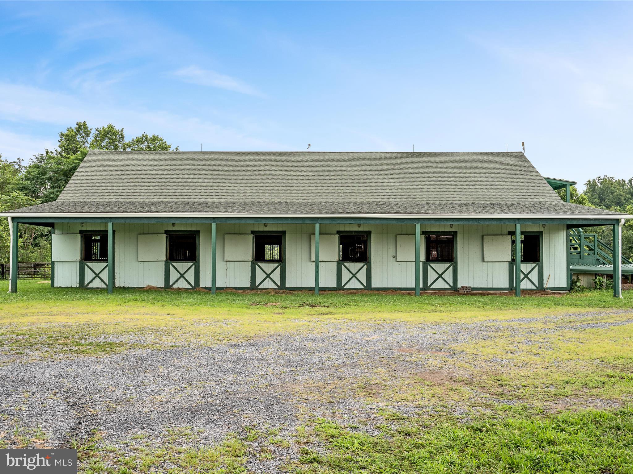 3959 Cobbler Mountain Road Delaplane, VA 20144 - Photo 4 of 106 Barn