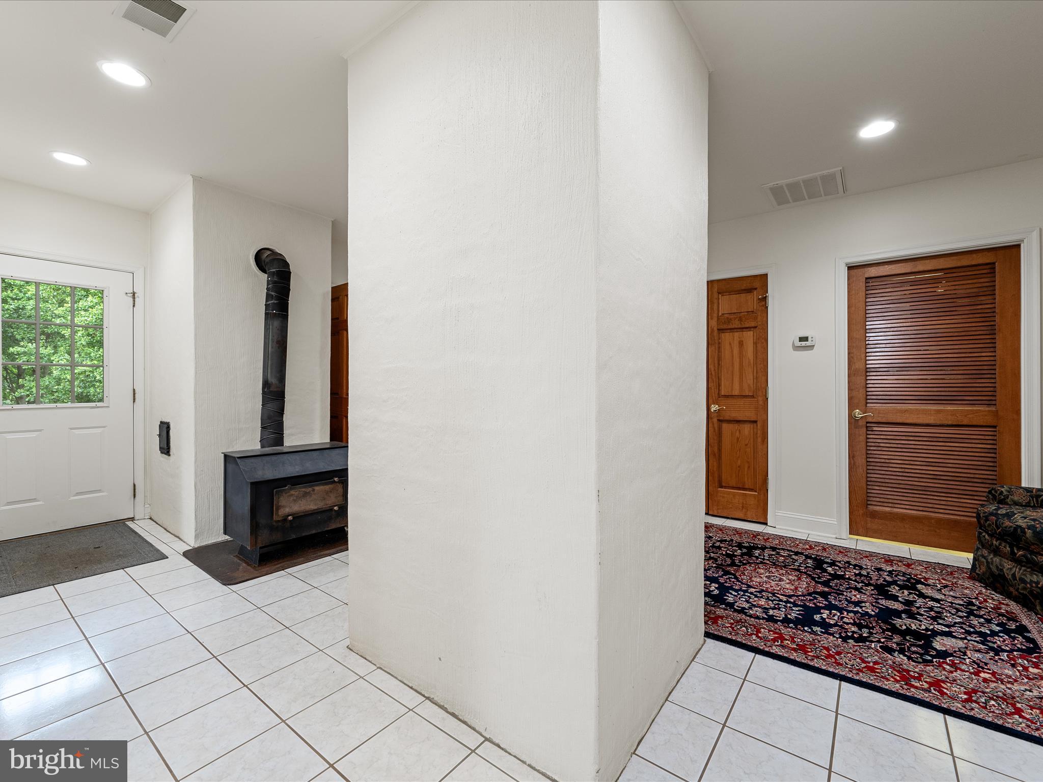 3959 Cobbler Mountain Road Delaplane, VA 20144 - Photo 54 of 106 a room with painting and a table