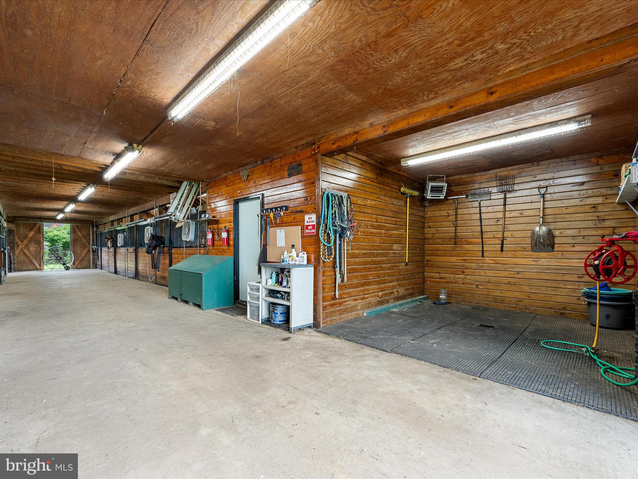 3959 Cobbler Mountain Road Delaplane, VA 20144 - Photo 72 of 106 a view of a garage
