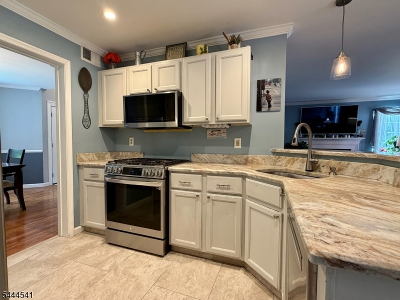 20 Winding Brook Lane Oak Ridge, NJ 07438 - Photo 7 of 23