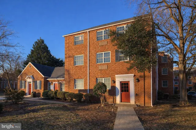 $282,000 | 1602 West Abingdon Drive, Unit 201, Alexandria, VA 22314