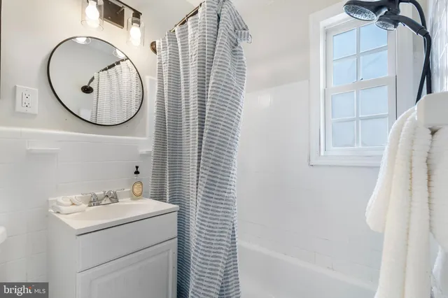 $282,000 | 1602 West Abingdon Drive, Unit 201, Alexandria, VA 22314