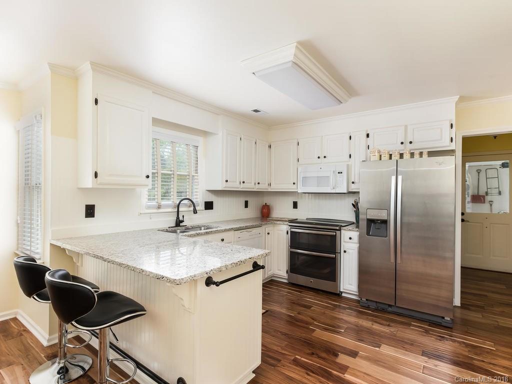 1527 Cobblestone Court, Unit 27A Fort Mill, SC 29708 - Photo 12 of 30 a kitchen with a stove a sink and a refrigerator