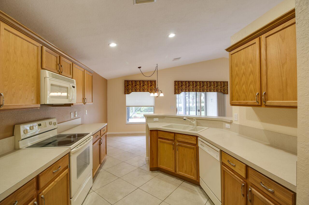 12143 Roma Road Boynton Beach, FL 33436 - Photo 3 of 43 KITCHEN