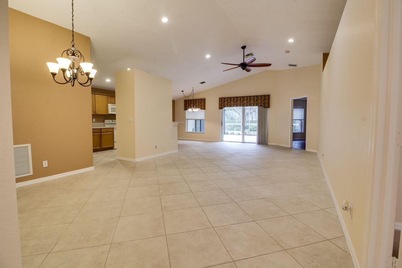 12143 Roma Road Boynton Beach, FL 33436 - Photo 6 of 43 LIVINGROOM