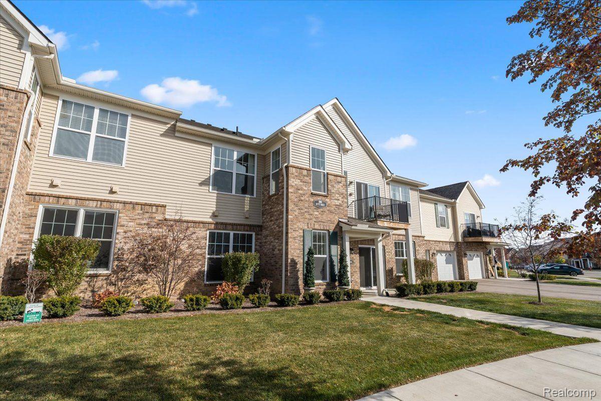 9805 Ridge Run Street Howell, MI 48855 - Photo 4 of 18 Gallery Image 4