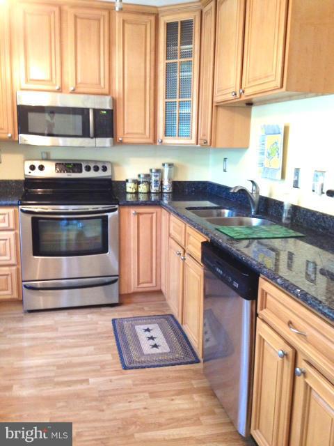 15 Offspring Court Perry Hall, MD 21128 - Photo 2 of 21 Awesome Kitchen w/Granite & Hardwoods