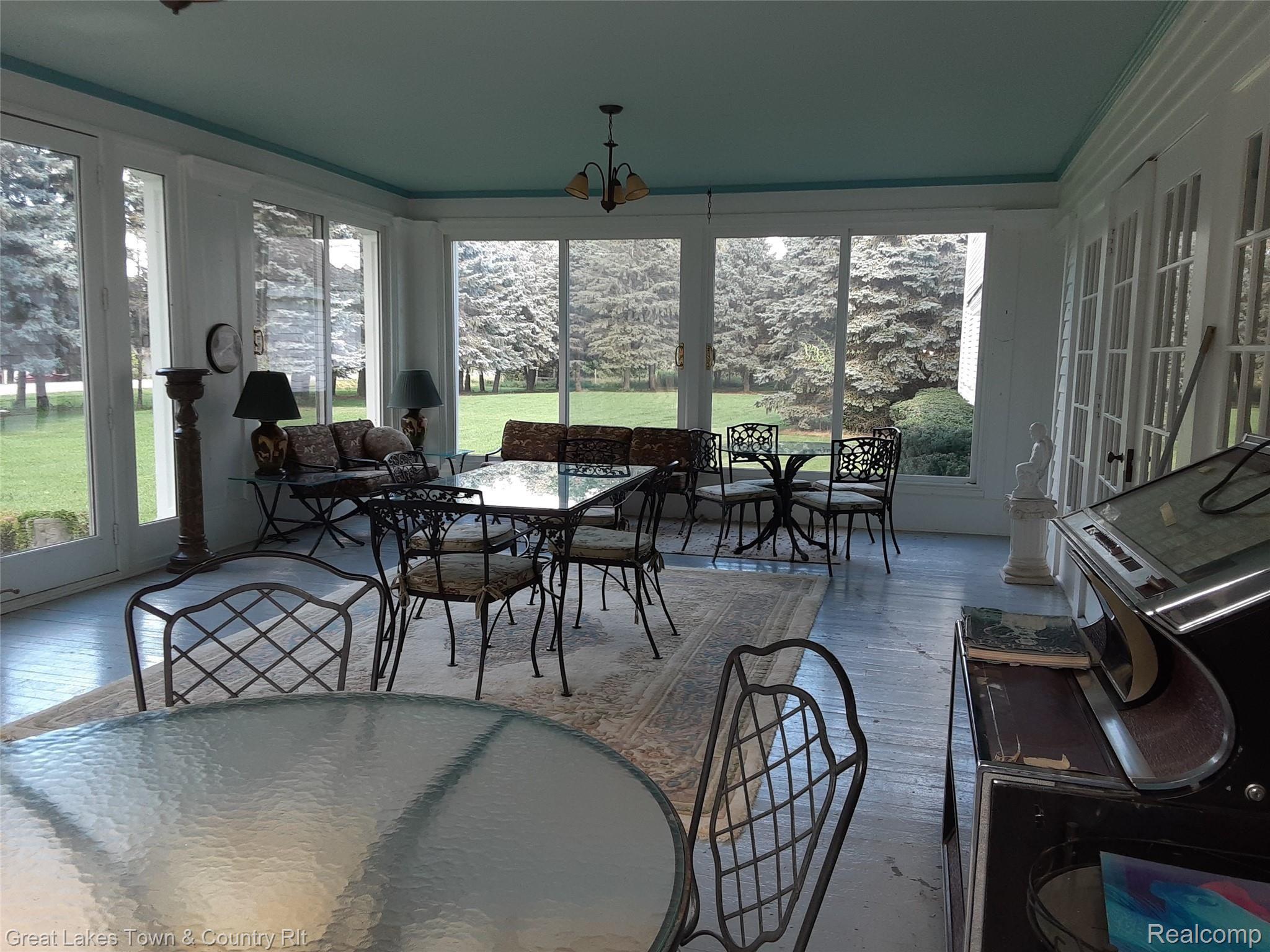 2517 Clark Road Lapeer, MI 48446 - Photo 11 of 23 10th.jpg