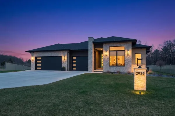 $814,990 | 2929 Creekwood Drive, Green Bay, WI 54311