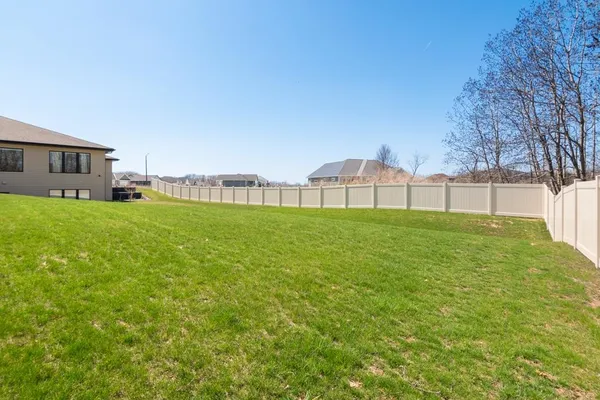 $814,990 | 2929 Creekwood Drive, Green Bay, WI 54311