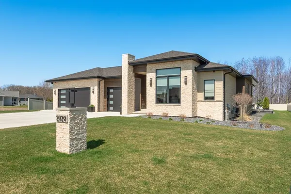 $814,990 | 2929 Creekwood Drive, Green Bay, WI 54311