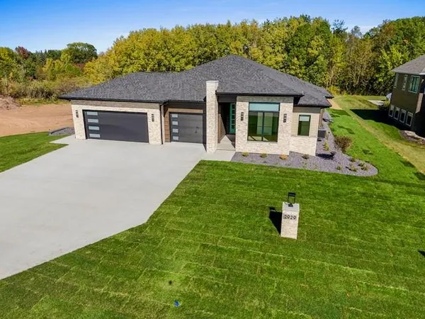 $814,990 | 2929 Creekwood Drive, Green Bay, WI 54311