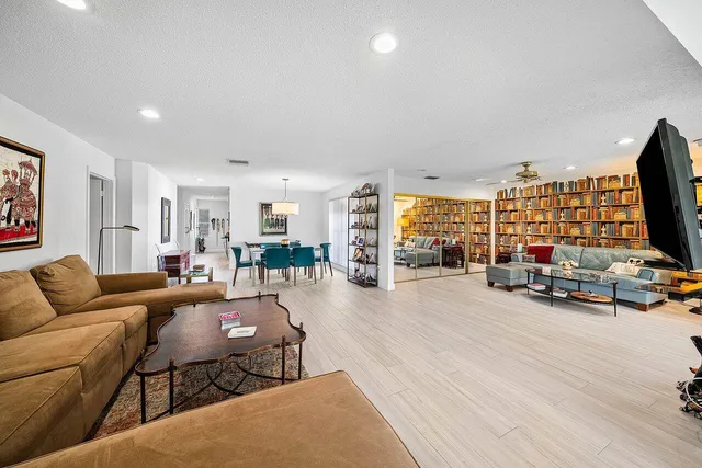 $319,000 | 7920 Eastlake Drive, Unit 19B, Boca Raton, FL 33433