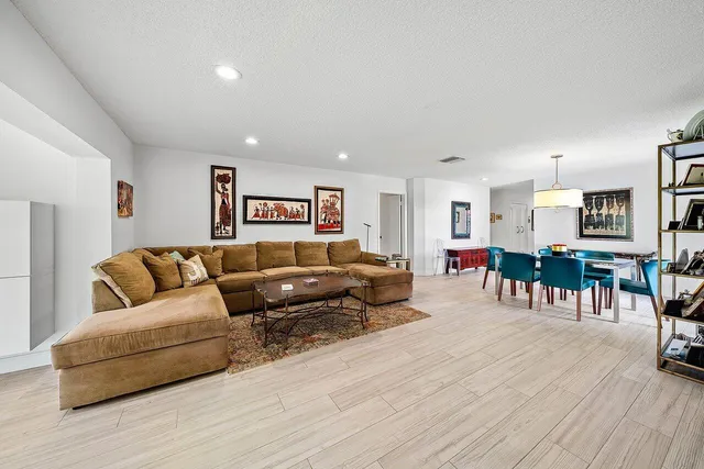 $319,000 | 7920 Eastlake Drive, Unit 19B, Boca Raton, FL 33433