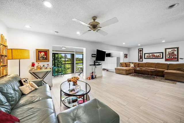 $319,000 | 7920 Eastlake Drive, Unit 19B, Boca Raton, FL 33433