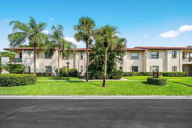 $319,000 | 7920 Eastlake Drive, Unit 19B, Boca Raton, FL 33433