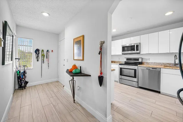 $319,000 | 7920 Eastlake Drive, Unit 19B, Boca Raton, FL 33433