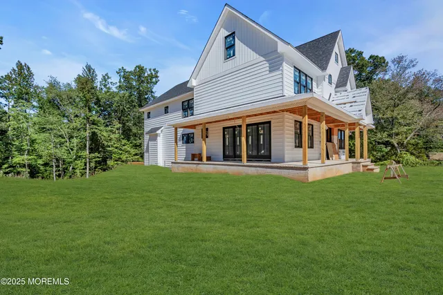 a view of a house with a backyard
