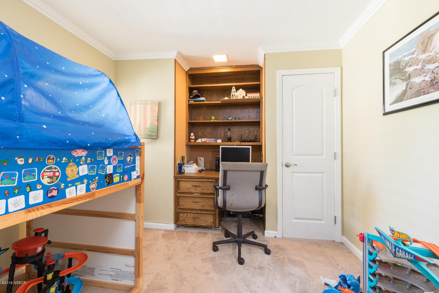 1386 Onstott Road Lompoc, CA 93436 - Photo 19 of 35 a view of a hallway with workspace