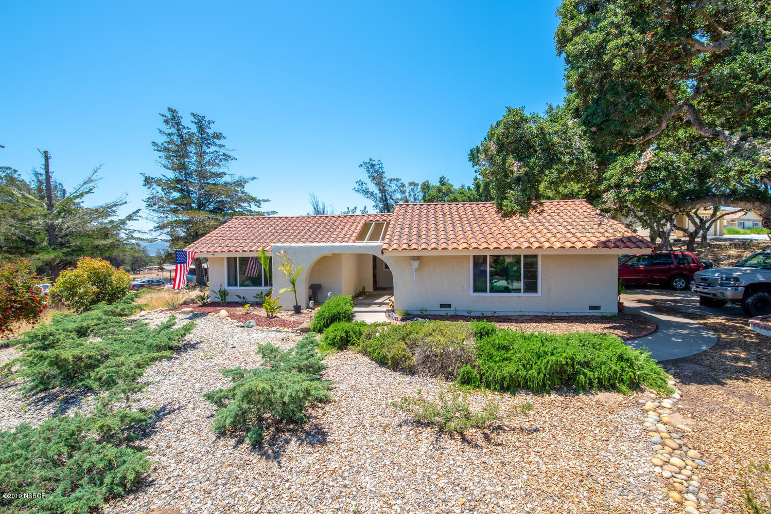 1386 Onstott Road Lompoc, CA 93436 - Photo 3 of 35 a front view of a house with garden