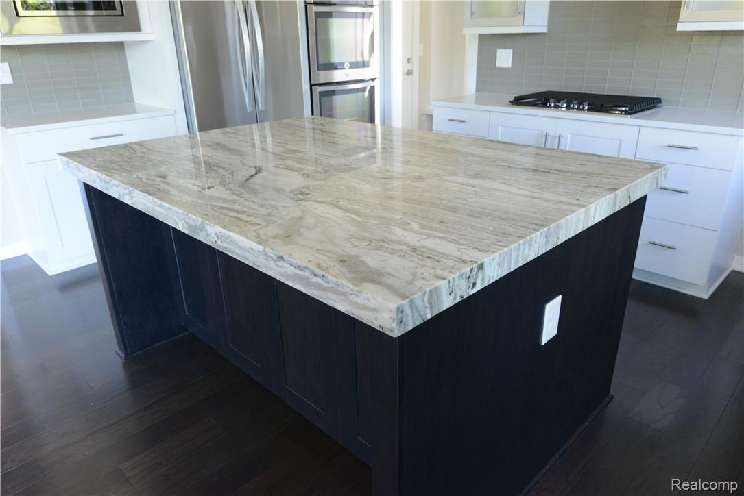 28696 Forest Ridge Drive Farmington, MI 48331 - Photo 6 of 23 Large islands with overhang for stools