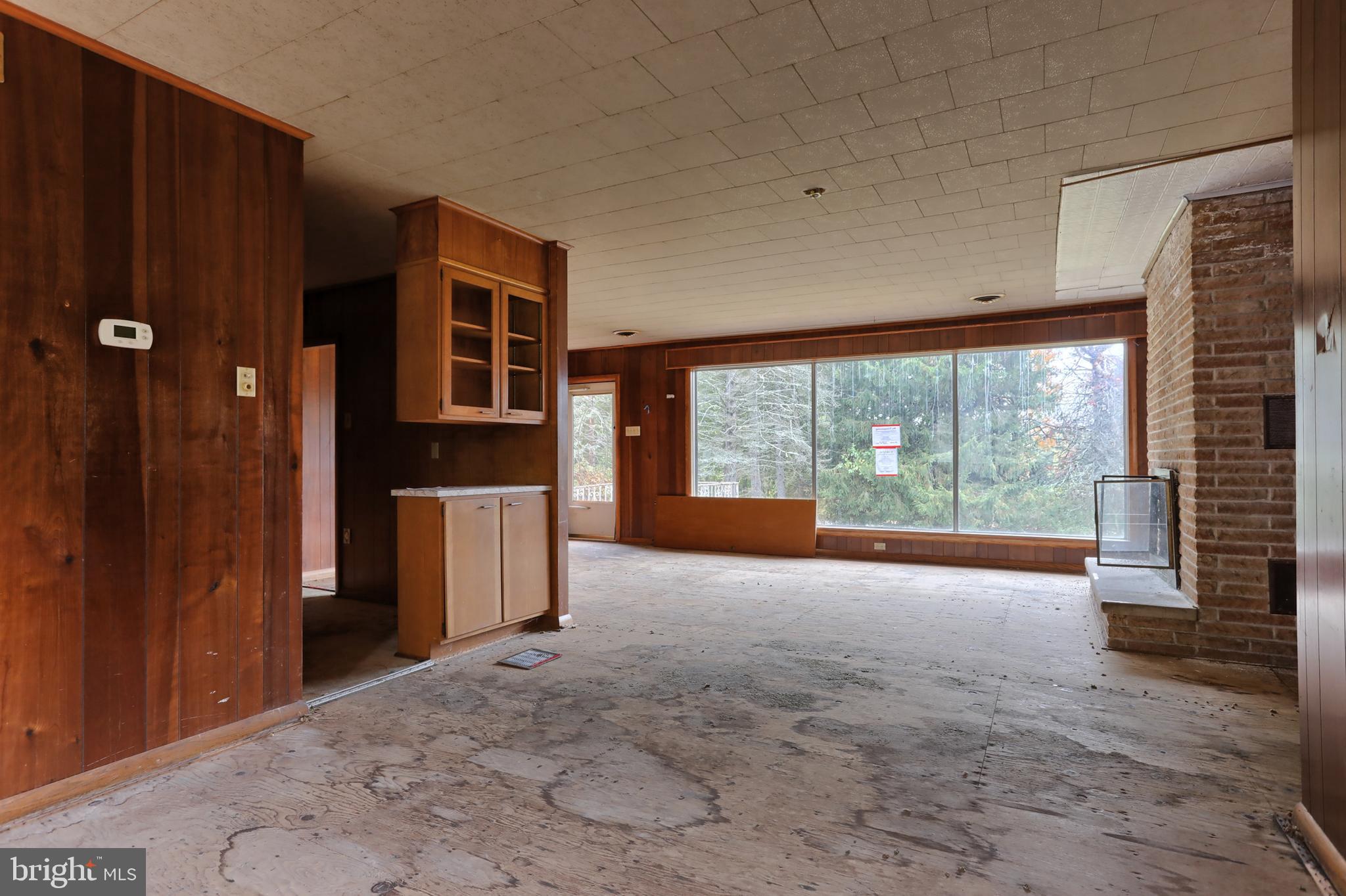 77 Tiley Road Ashland, PA 17921 - Photo 3 of 35 an empty room with windows and closet