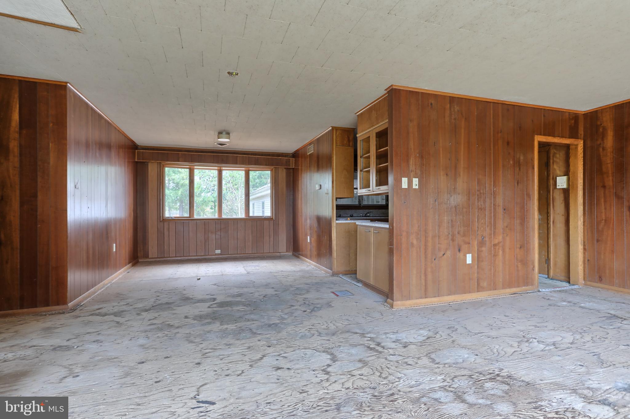 77 Tiley Road Ashland, PA 17921 - Photo 4 of 35 a view of entryway with kitchen and hall