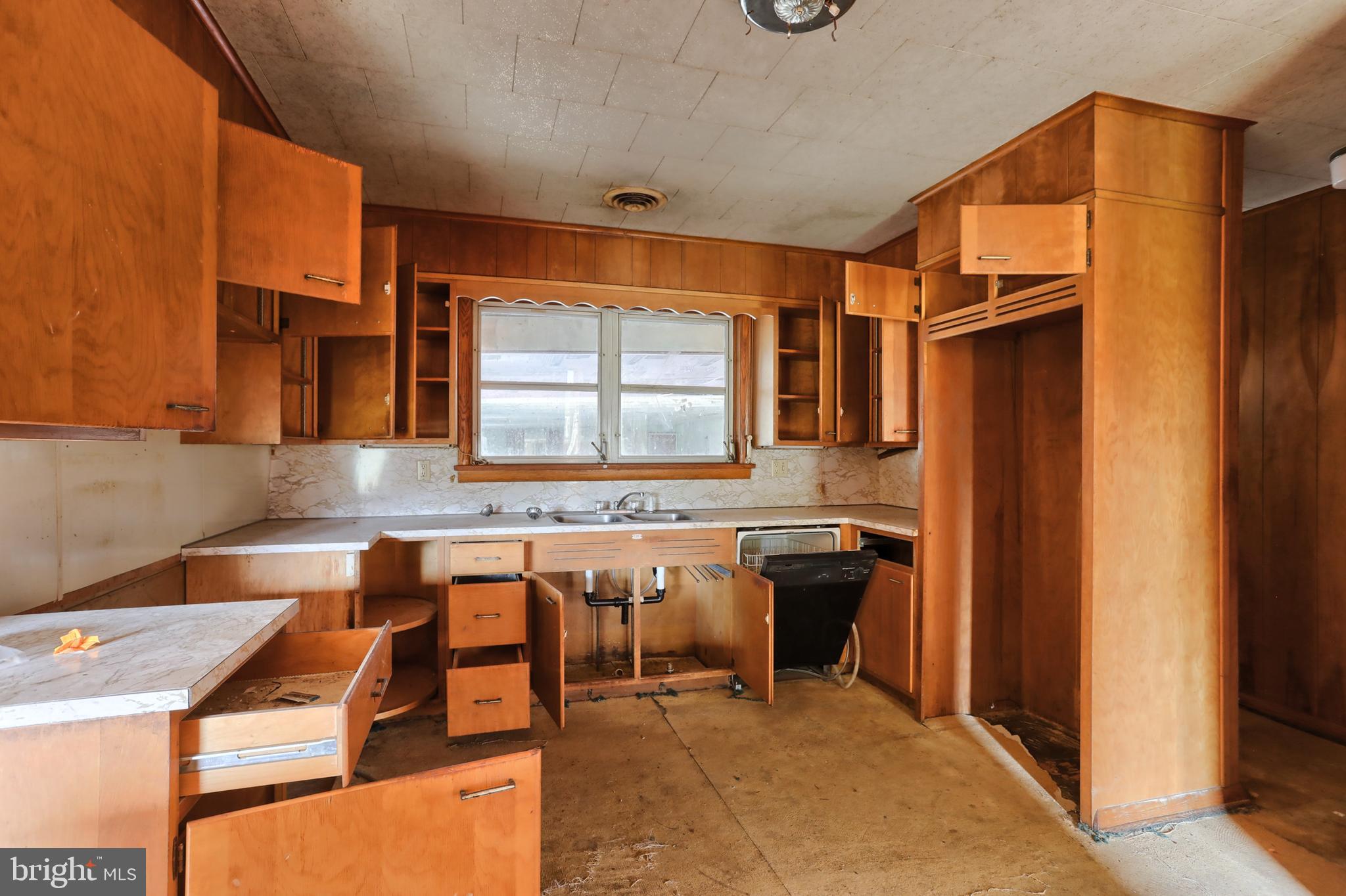 77 Tiley Road Ashland, PA 17921 - Photo 8 of 35 a room with chairs and window