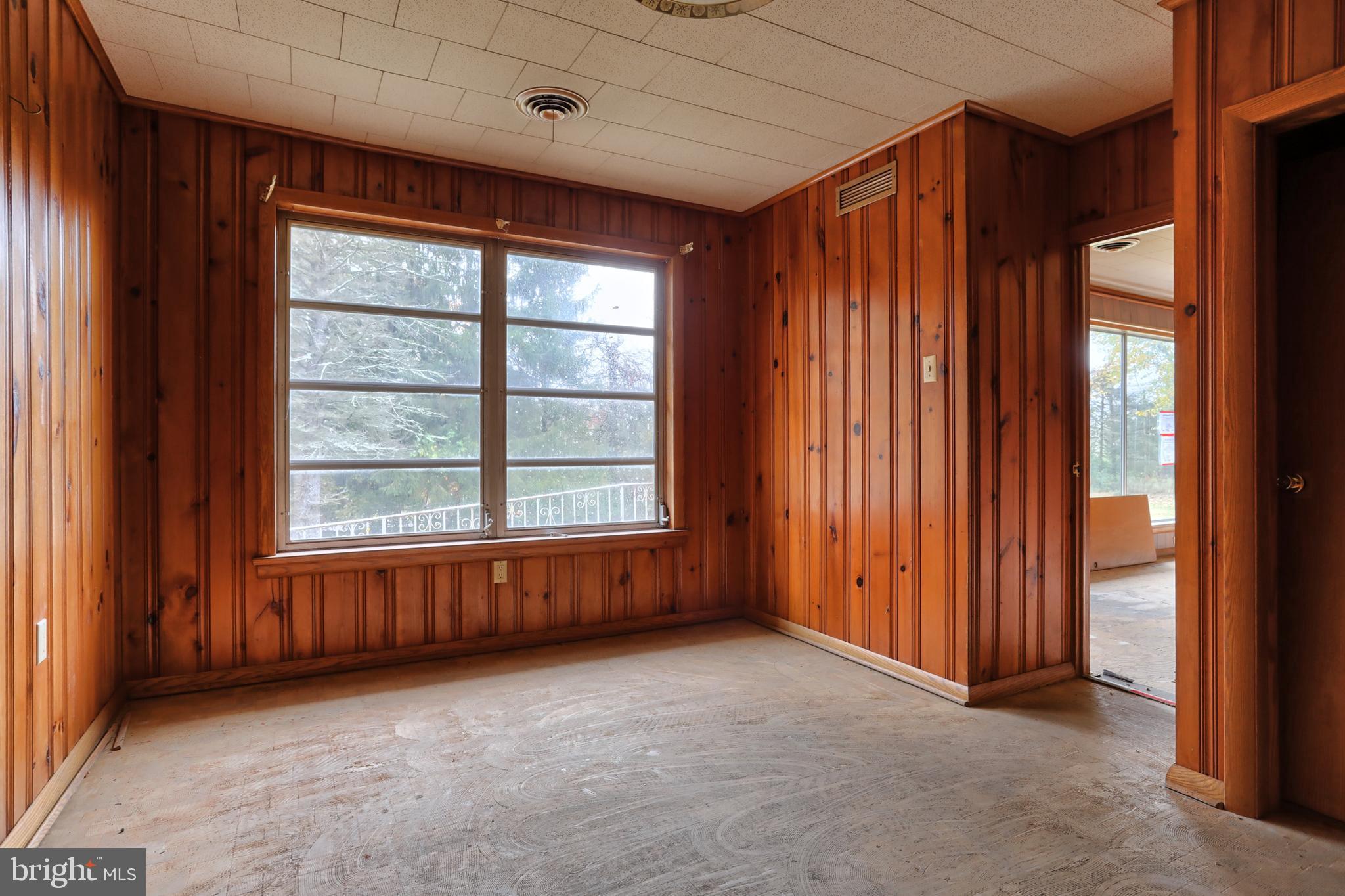 77 Tiley Road Ashland, PA 17921 - Photo 9 of 35 an empty room with windows