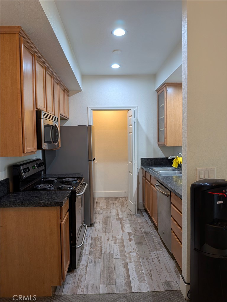 375 Central, Unit 19 Riverside, CA 92507 - Photo 9 of 21 Kitchen