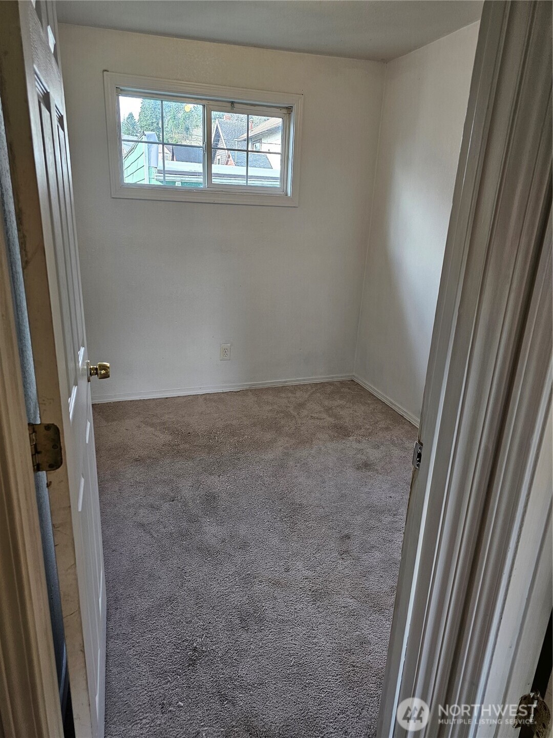 417 Monroe Street Hoquiam, WA 98550 - Photo 17 of 27 a view of a room
