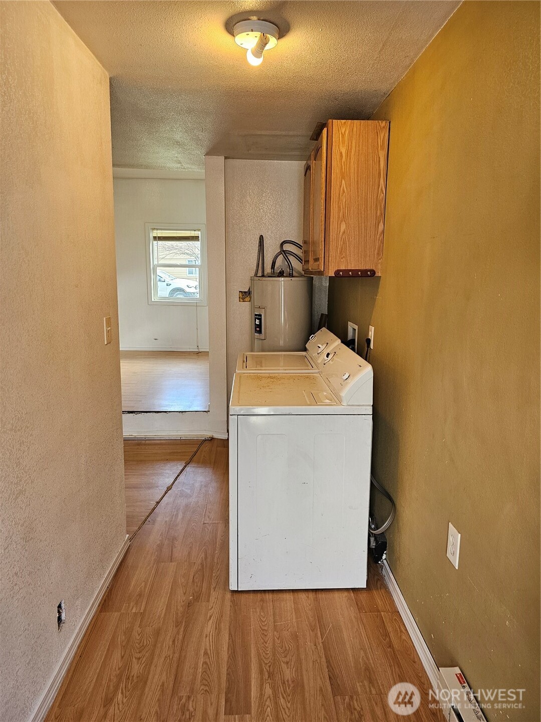 417 Monroe Street Hoquiam, WA 98550 - Photo 21 of 27 a utility room with dryer and washer