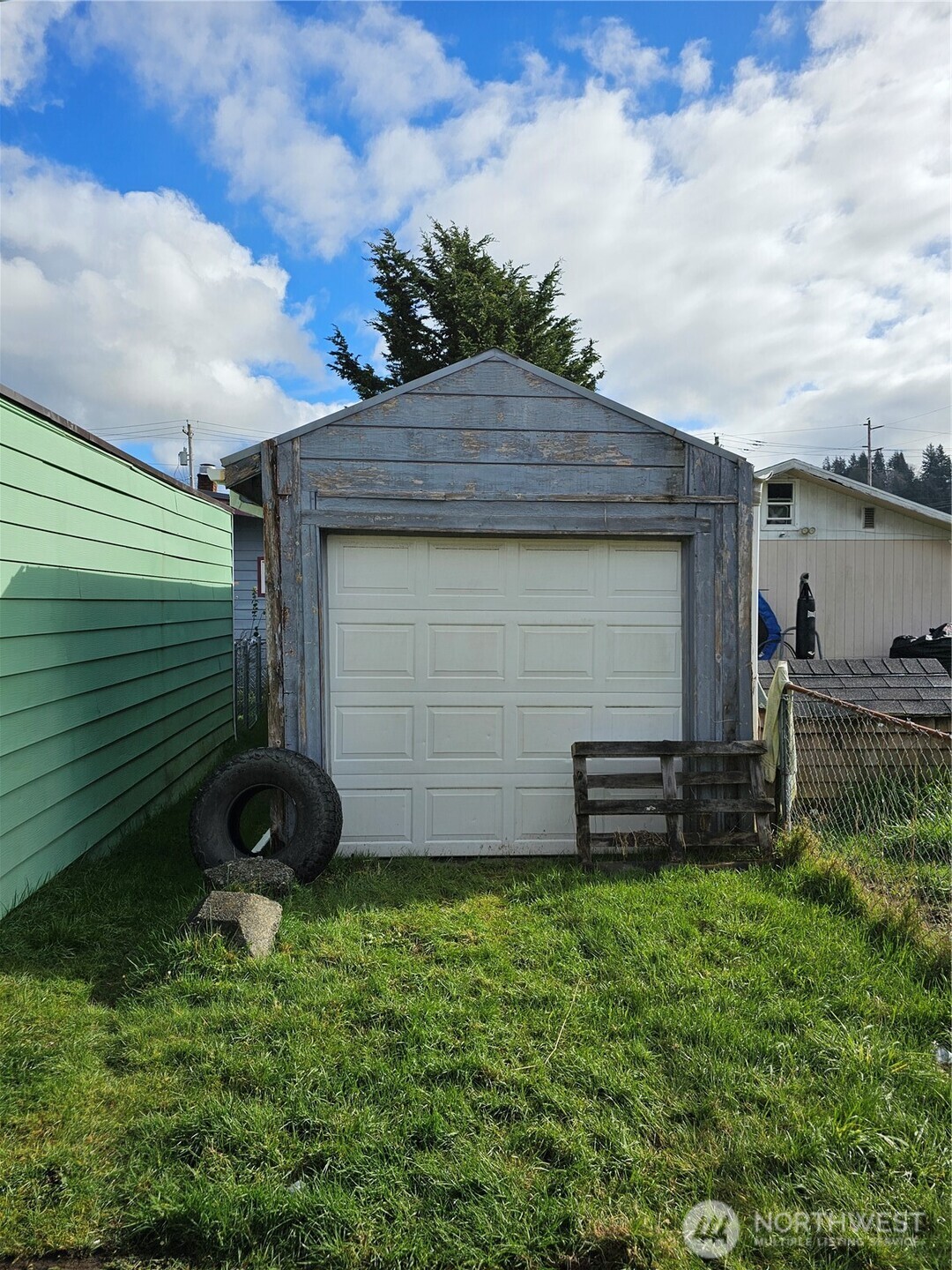 417 Monroe Street Hoquiam, WA 98550 - Photo 22 of 27 a view of a backyard