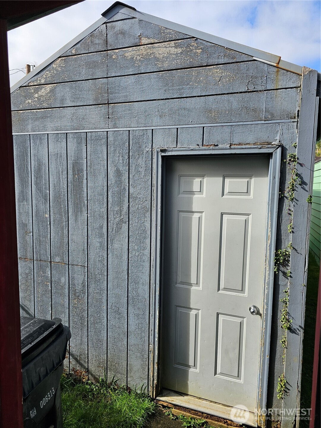 417 Monroe Street Hoquiam, WA 98550 - Photo 24 of 27 a view of a wooden door