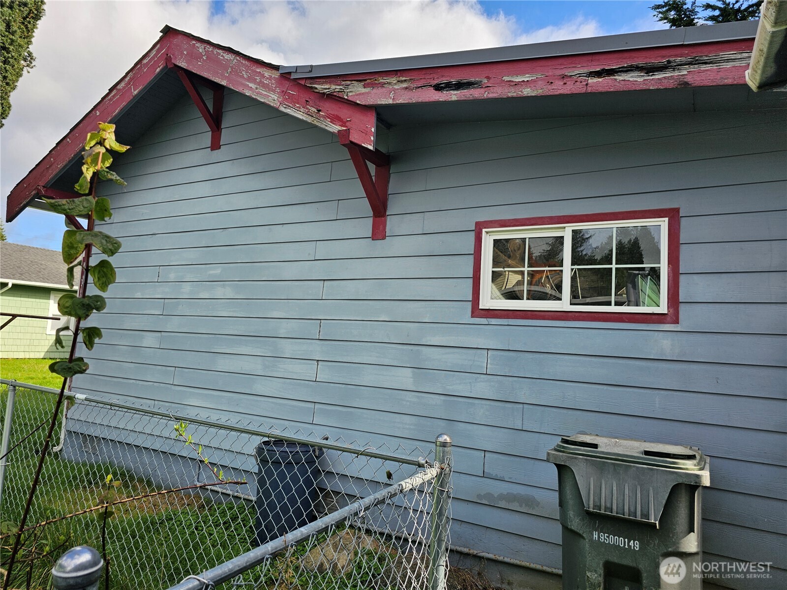 417 Monroe Street Hoquiam, WA 98550 - Photo 25 of 27 a view of wooden house with a small space
