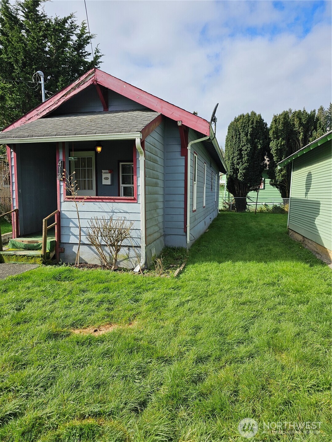 417 Monroe Street Hoquiam, WA 98550 - Photo 27 of 27 a front view of a house with a yard