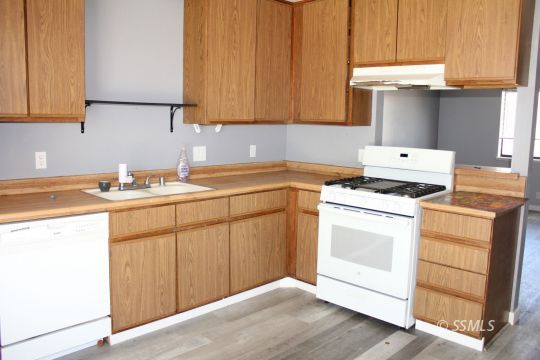 525 Commercial Avenue Ridgecrest, CA 93555 - Photo 8 of 17