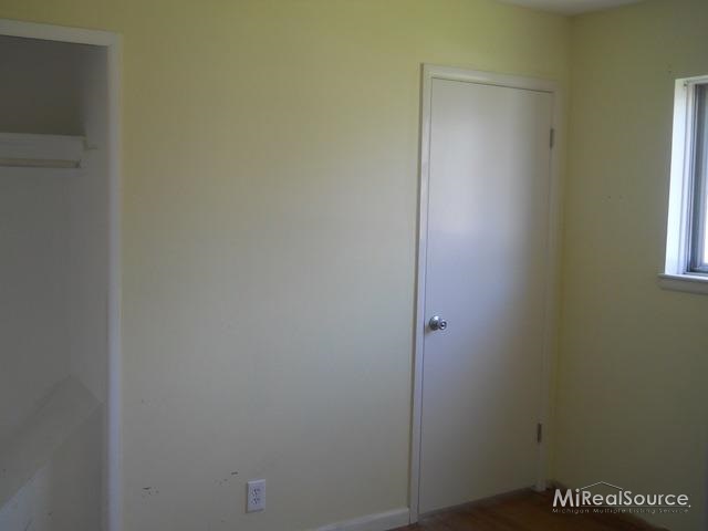 32709 Ridgefield Avenue Warren, MI 48088 - Photo 15 of 22 31147503-14.JPG