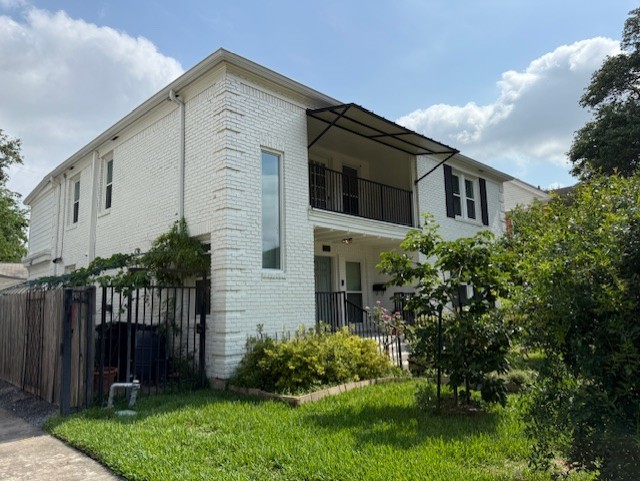 2312 Watts Street Houston, TX 77030 - Photo 2 of 32 left side