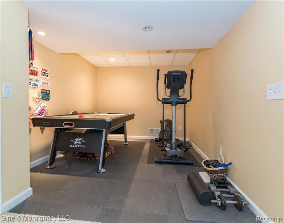 3120 Villanova Circle Rochester Hills, MI 48307 - Photo 25 of 29