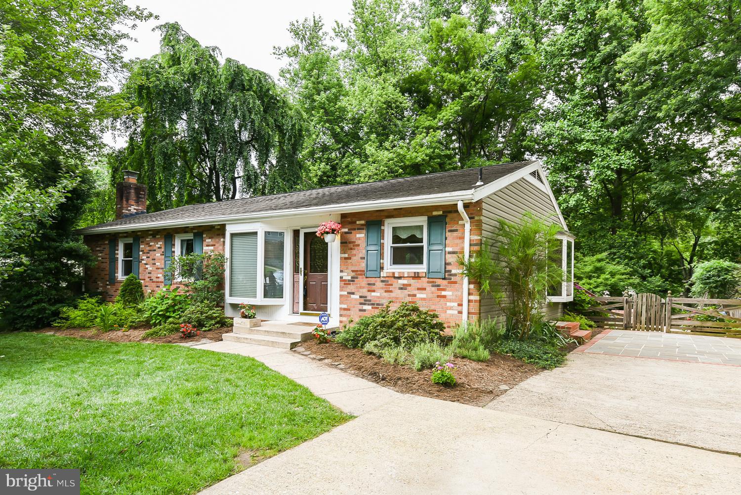 6911 Gillings Road Springfield, VA 22152 - Photo 1 of 30 Exterior (Front)