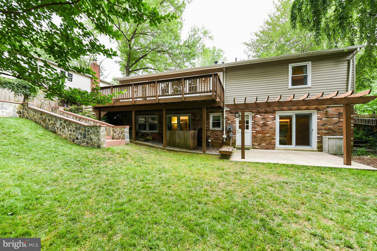 6911 Gillings Road Springfield, VA 22152 - Photo 25 of 30 Tons of space to run around