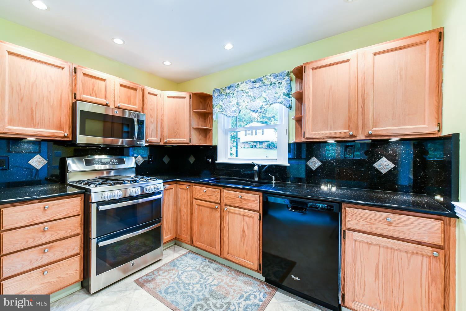 6911 Gillings Road Springfield, VA 22152 - Photo 3 of 30 Kitchen