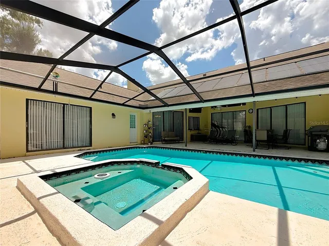 $670,000 | 2416 Buckhorn Run Drive, Valrico, FL 33596