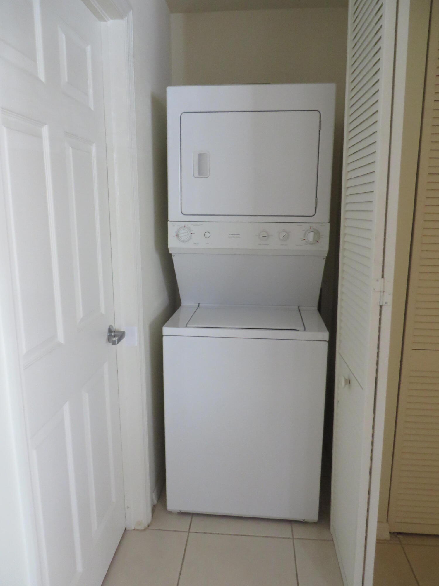 27 Royal Palm Way, Unit 206 Boca Raton, FL 33432 - Photo 20 of 28 IMG_2463