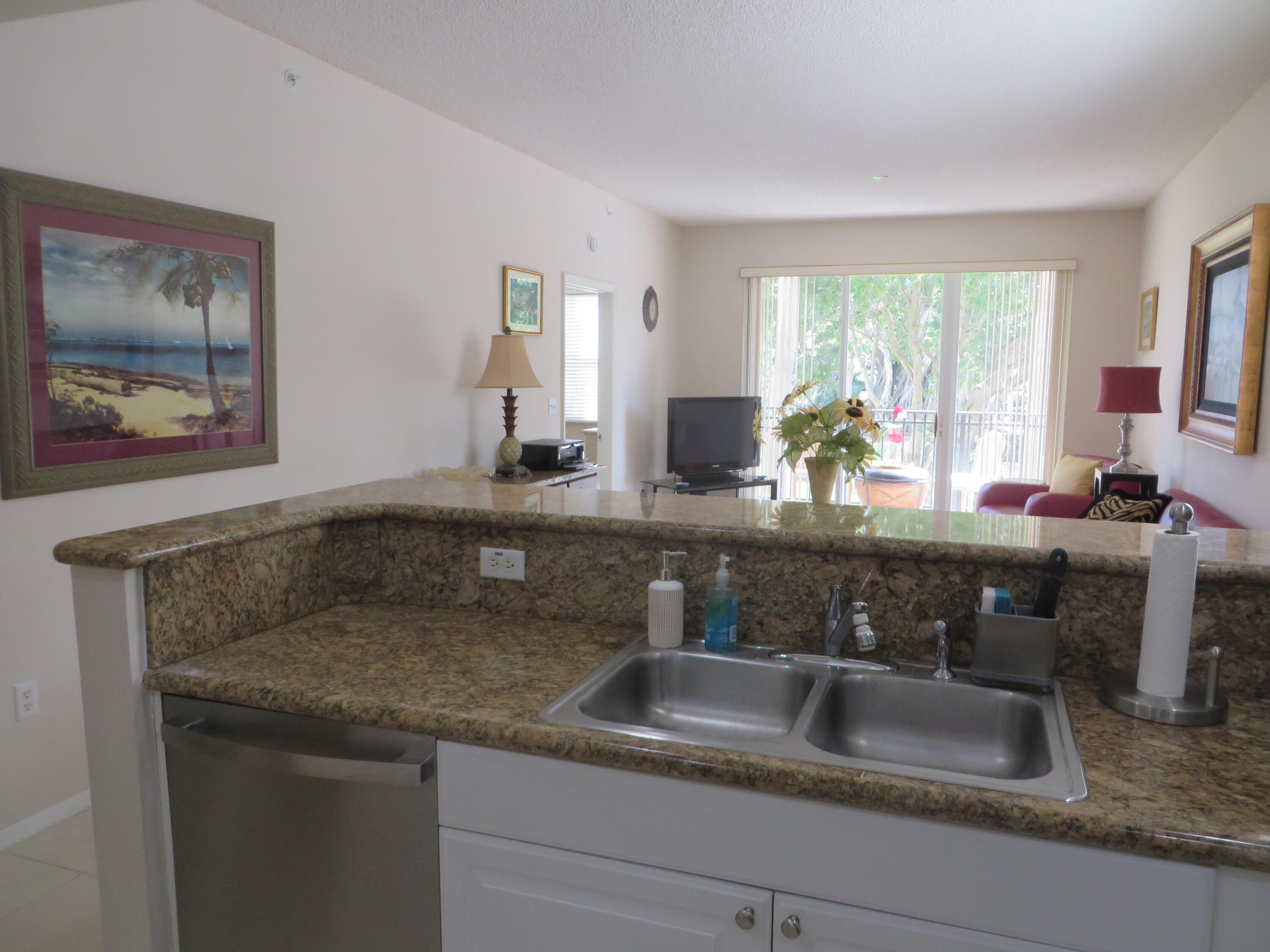 27 Royal Palm Way, Unit 206 Boca Raton, FL 33432 - Photo 6 of 28 IMG_2465