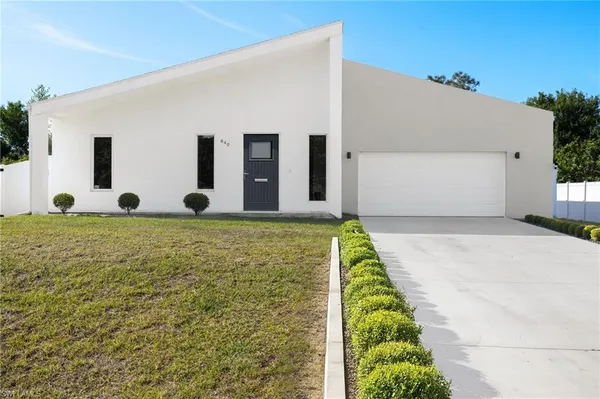 $2,250 | 840 Carpenter Street East, Lehigh Acres, FL 33974
